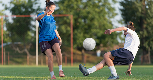 Frauen spielen Fußball