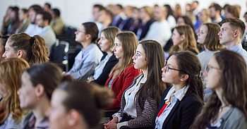 Studierende während der Begrüßung zum Tag der Studierenden