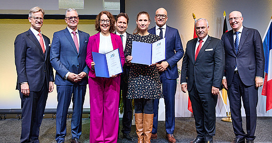 Verleihung des Journalistenpreises Orthopädie und Unfallchirurgie 2023: Prof. Dr. Maximilian Rudert, Prof. Dr. Christoph-Eckhard Heyde, Dr. Christina Berndt für ihren Artikel „Besser lümmeln“ in der Süddeutschen Zeitung. Katharina Singer, Prof. Dr Preisverleihung des JOU