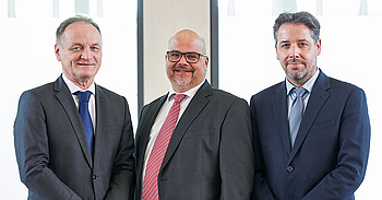 Prof. Dr. Andreas Seekamp, Dr. Tobias Vogel und Prof. Dr. Markus Scheibel (v.l.) © Intervongress DKOU-Präsidenten 2024