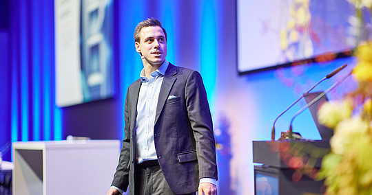 Dr. Thomas Loy hat den Science Slam 2023 gewonnen © Intercongress